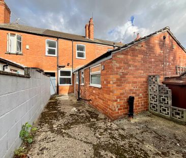 3 bedroom Mid Terraced House to let - Photo 2