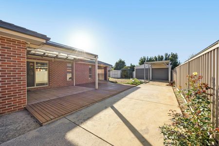 Spacious Family Home in Prime Alfredton Location - Photo 2