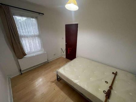 Waltham Road, Southall, UB2 - Photo 3