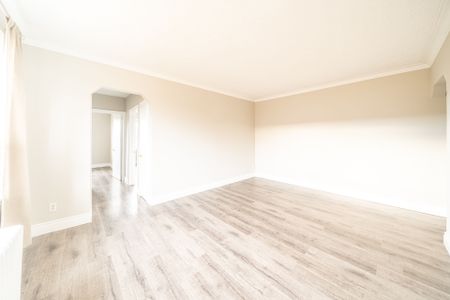 For Lease - 352 Lakeshore Road Unit# 9, Mississauga, Ontario - Photo 3