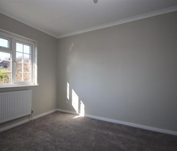 4 bedroom detached house to rent - Photo 2