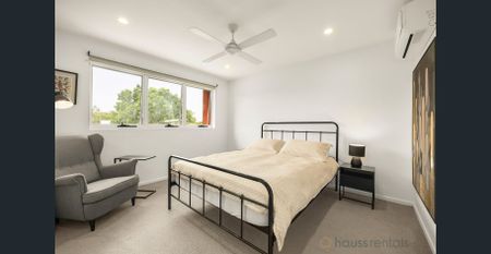 Modern & Spacious 2-Bedroom Unit in the Heart of Oxley - Photo 4