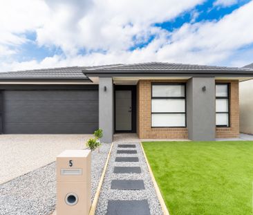 Spacious 4-Bedroom Family Home with Modern Comforts - Photo 6