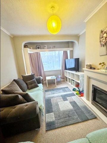 3 bedroom semi-detached house to rent - Photo 2