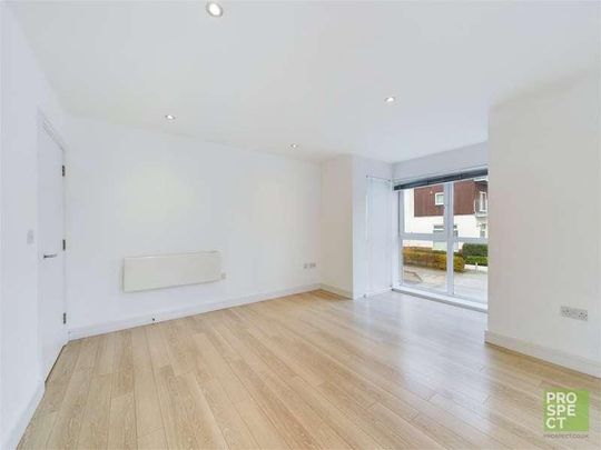 Lindisfarne Way, Reading, Berkshire, RG2 - Photo 1