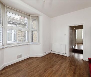 3 bedroom flat to rent - Photo 2