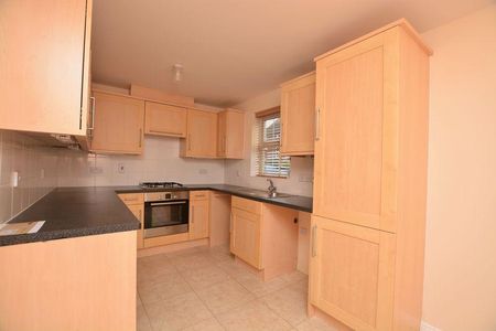 3 bedroom semi-detached house to rent - Photo 3