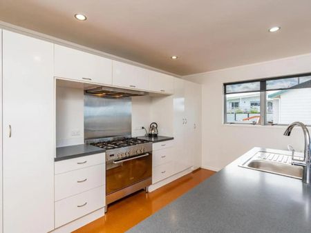 Sunny Home - Photo 2