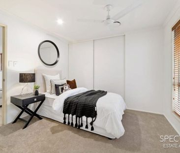 Spacious Family Home in Quiet Sinnamon Park Pocket - Photo 6