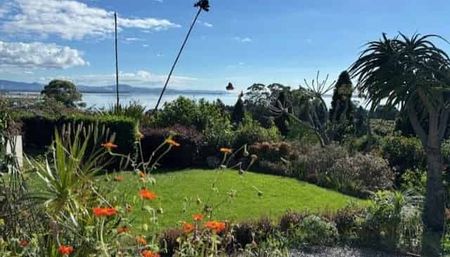 Sunny Coastal Cottage - Your Own Little Hideaway - Photo 3