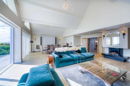 6 bedroom detached house to rent - Photo 3