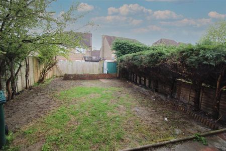 3 bedroom semi-detached house to rent - Photo 4