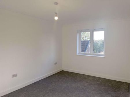 4 bedroom detached house to rent - Photo 2