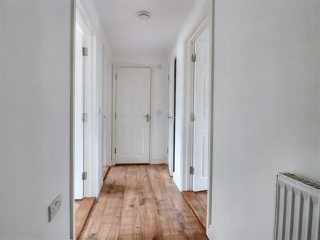 2 Bedroom Flat / Apartment to let - Photo 4