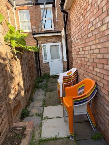 Room in a Shared House, St Ann's Road, N15 - Photo 2