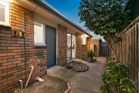 2/155 Roberts Street, Essendon - Photo 4