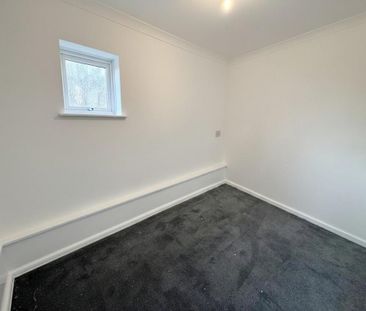 2 bedroom semi-detached bungalow to rent - Photo 2