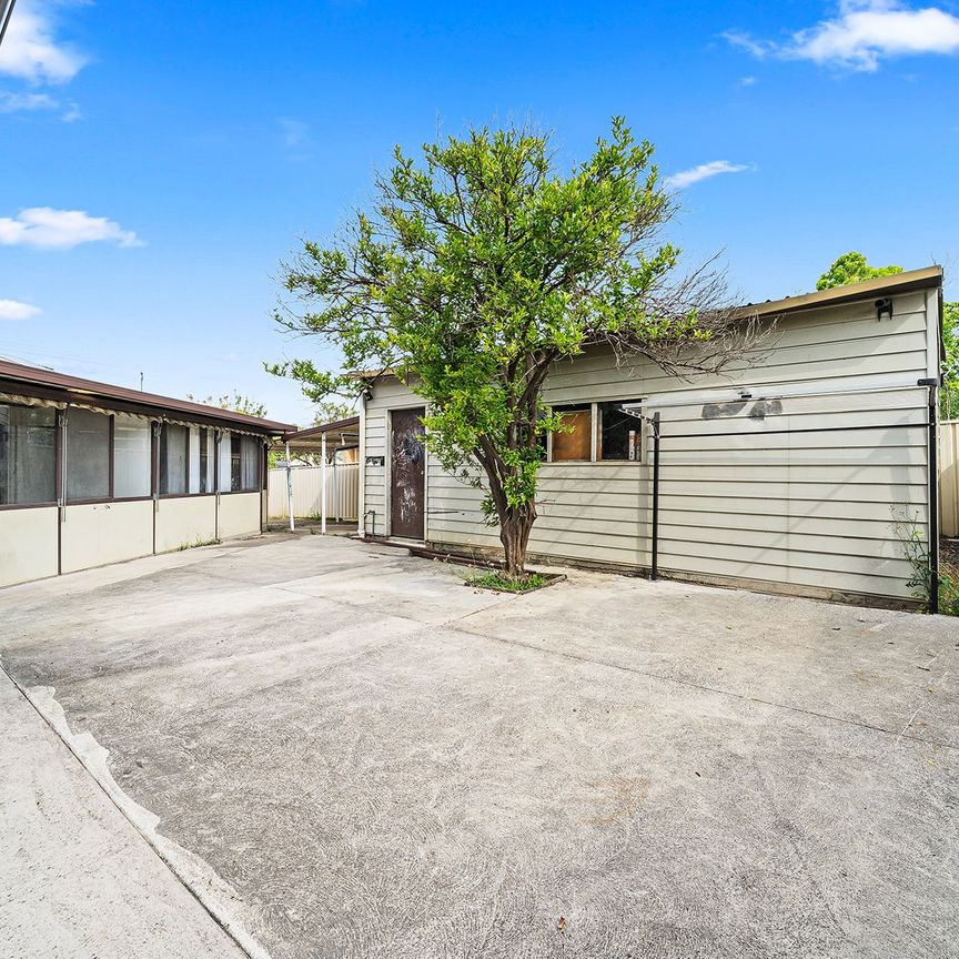 Family Home Awaits for You&excl; - Photo 1