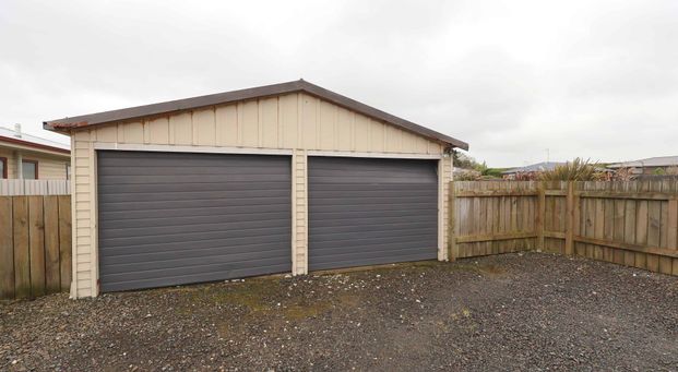 4 x bedroom home! - Photo 1