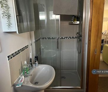 1 bedroom flat to rent - Photo 6