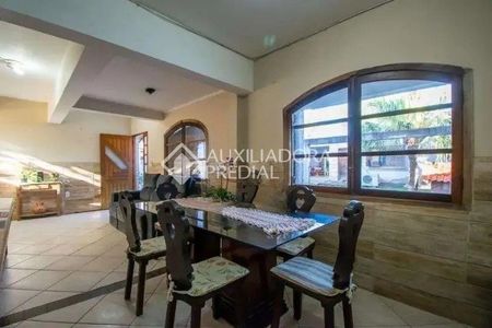 Casa com 4 quartos e 210m² para alugar em Guarujá, Porto Alegre. - Photo 4