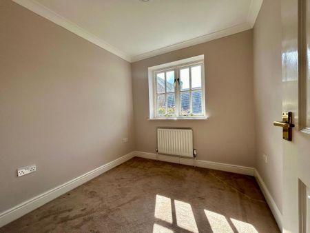 3 bedroom semi-detached house to rent - Photo 2