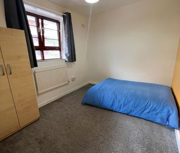 Room in a Shared Flat, London, SW4 - Photo 3