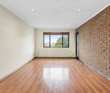 Centrally Located - Top Floor Unit - Photo 6