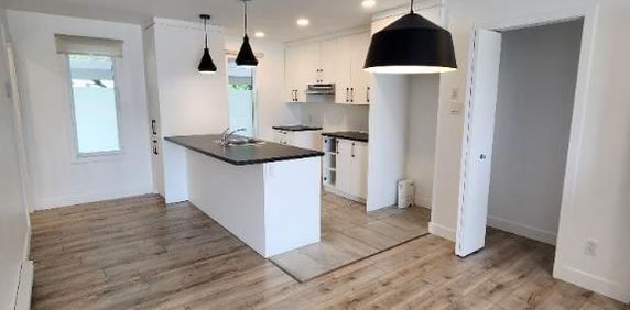 **4 ½**APPARTEMENT -style MAISON DE VILLE au CŒUR de STE-FOY - Photo 2