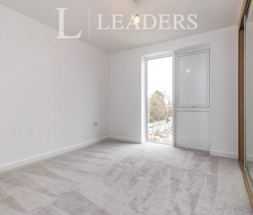 1 bedroom apartment to rent Somers house, Walton Court Gardens, Sta... - Photo 5