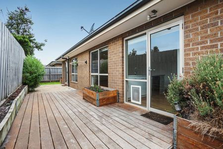 MODERN & SPACIOUS | LIGHT FILLED | WALK TO THE BEACH - Photo 2