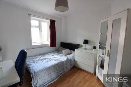 6 bedroom semi-detached house to rent - Photo 2