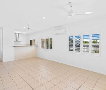 Fully Airconditioned Home - Premium Elevated Location - Views - Photo 2