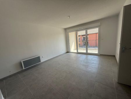 location Appartement T2 DE 47m² À CASTELGINEST - Photo 2
