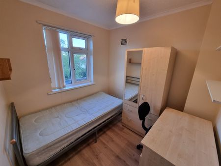 4 Bed Student Accommodation - Photo 4