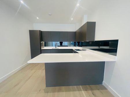 Stonehills, Welwyn Garden City - Photo 4