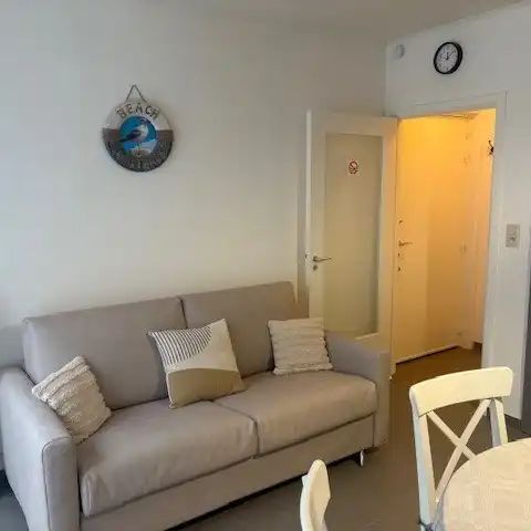 Gemeubelde studio op gelijkvloers met terrasje, vlak aan park en zee - Photo 1