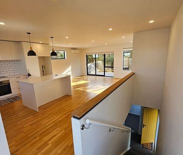 NEW! Central stand alone house, SUNNY and warm - Photo 3