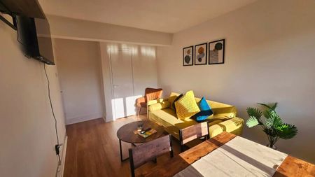 3 Bed Flat, Greater London, E16 - Photo 3