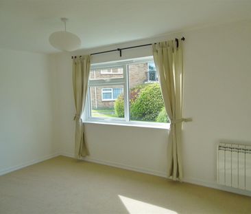 Hawthorn Close, Chichester - Photo 2