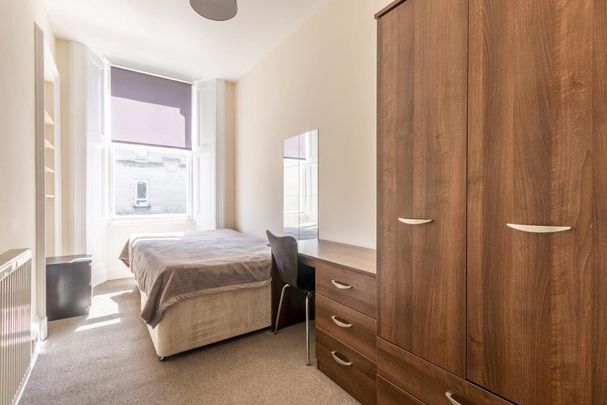 4 bedroom flat to rent - Photo 1