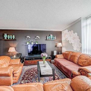 Burnhamthorpe/Duke Of York Spacious 2Bdrm Corner Unit Bright 2Balconi - Photo 2