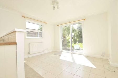 Albert Road, Horley, Surrey, RH6 - Photo 3