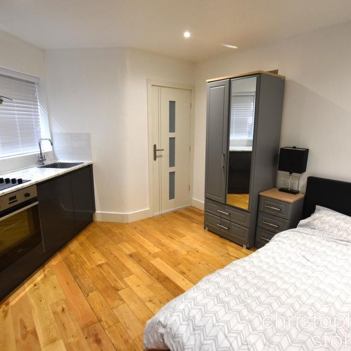 Studio to rent - Photo 1