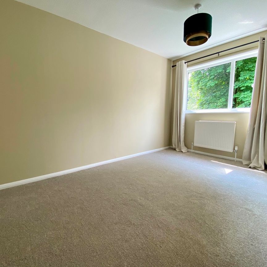 3 Bed Terraced House, Elmhurst Close, LS17 - Photo 1