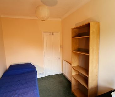 *2 rooms available* 4 bedroom house - Photo 5