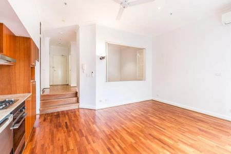 WAREHOUSE CONVERSION LIVING IN CENTRAL LOCALE - Photo 2