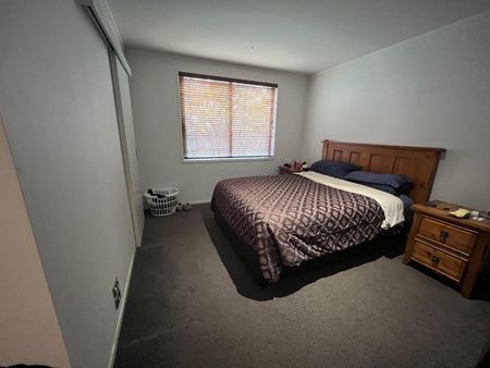 Executive Three-Bedroom Townhouse for Rent - Photo 3