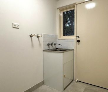 Superb Three-Bedroom Villa in Prestigious Bossley Park - Photo 2