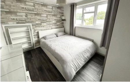 2 bedroom end of terrace house to rent - Photo 5